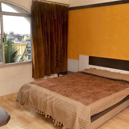 Hotel Sharan Shirdi Esterno foto