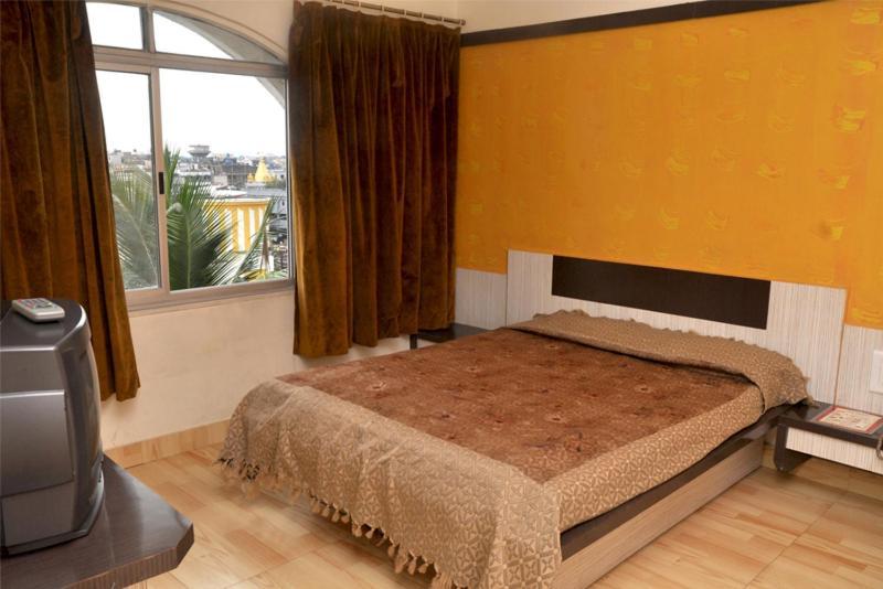Hotel Sharan Shirdi Esterno foto